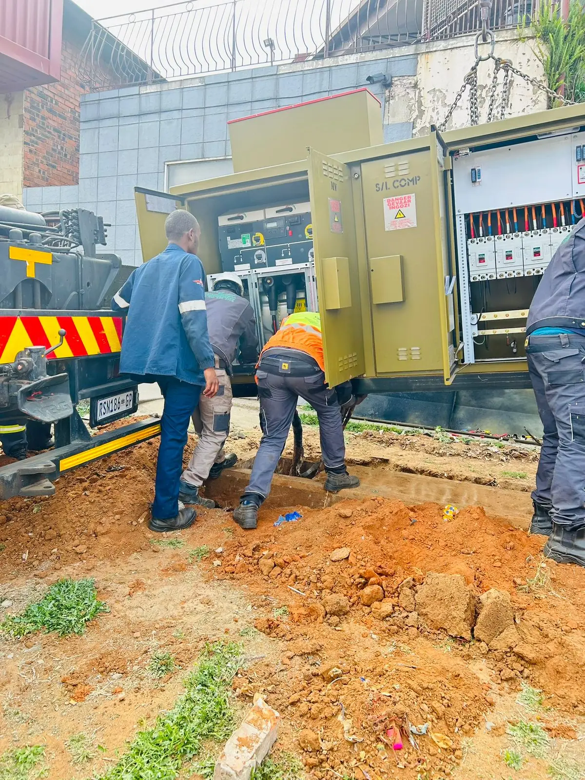 Cablenet Electrical technicians working on-site